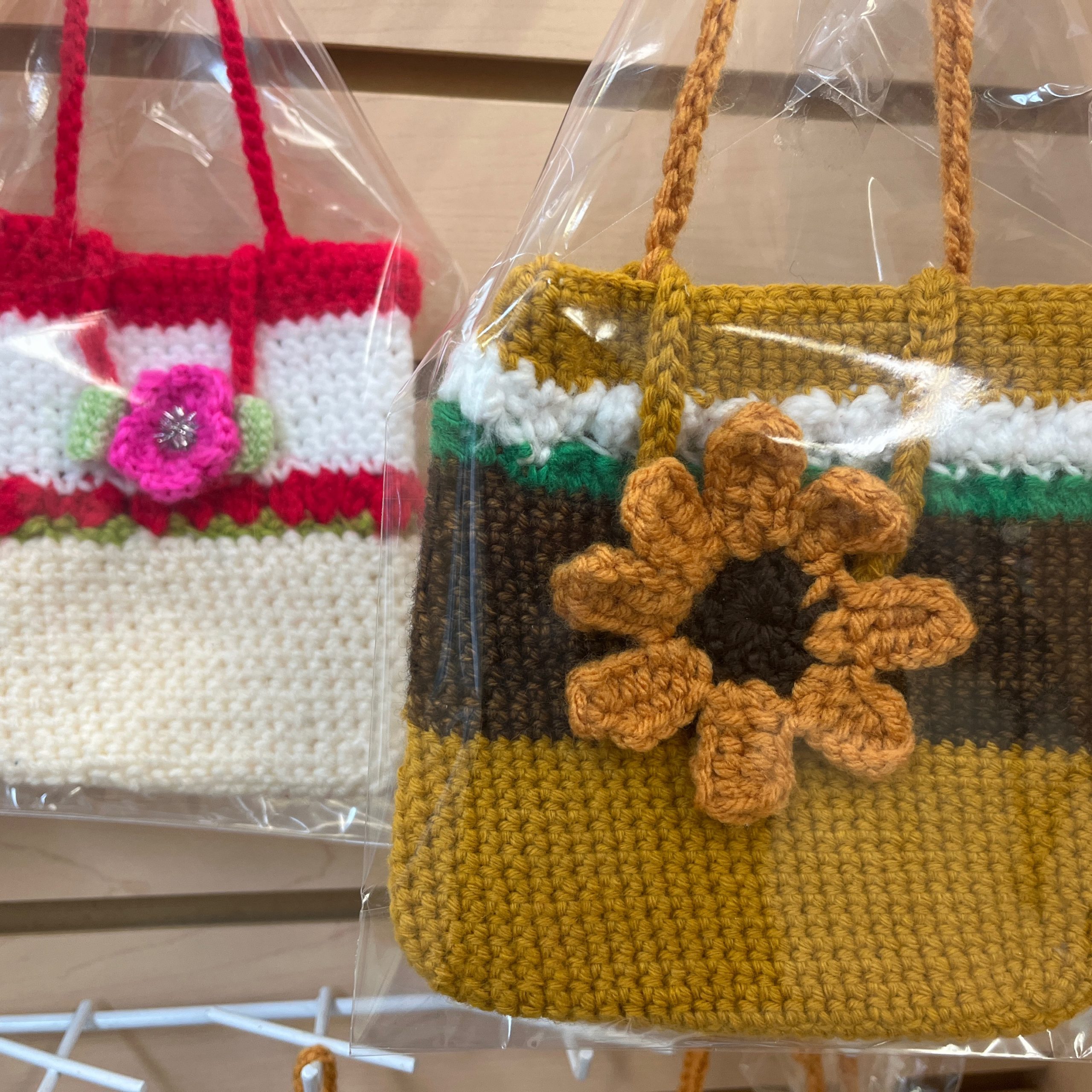 Bolsas tejidas a mano - Image 1